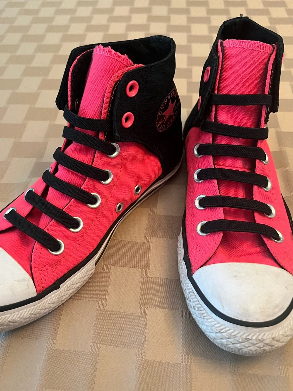 Converse All-Star Chuck Taylor High Top Shoes Neon Pink Black Jr Size 3 63182
